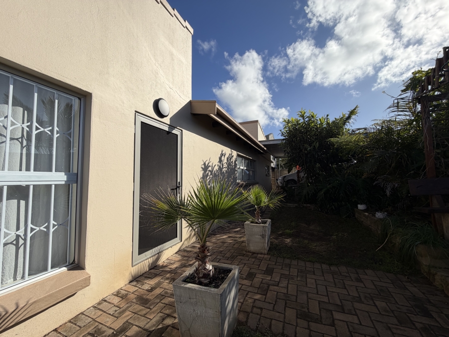 4 Bedroom Property for Sale in Wavecrest Eastern Cape